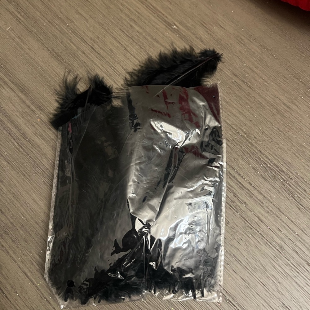Assorted faux feathers